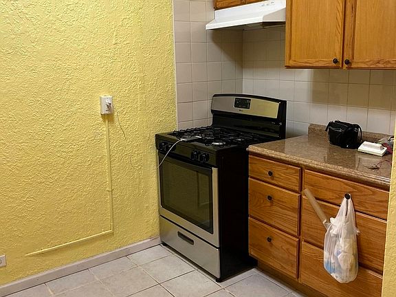 5th image of 141 E 23rd St APT 1