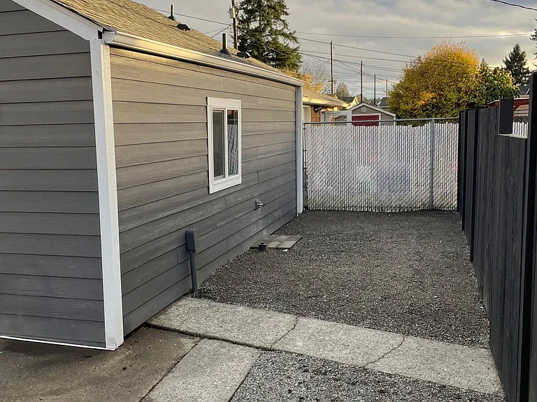 S Lawrence St — Photo 4