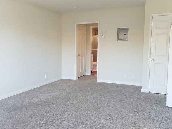 3rd image of 585 Geneva Ave APT 5