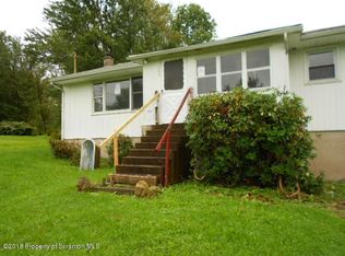 143 Prospect St, Waymart, PA 18472