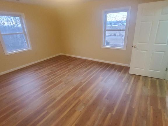 3rd image of 1292 Ox Rd