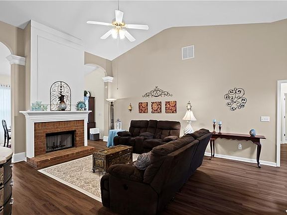 3rd image of 2014 Devonhurst Dr