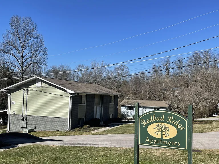 805 E Red Bud Rd #102 — Photo 2