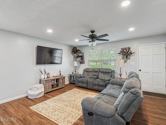 4th image of 258 Meadow Brook Rd