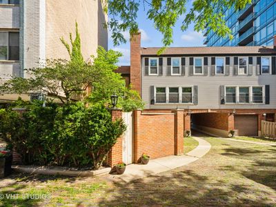 492 W Belmont Ave, Chicago, IL, 60657