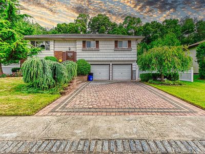 18 Sunburst Drive, Deer Park, NY, 11729