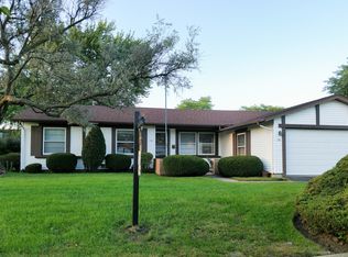 130 Brandywine Ave, Elk Grove Village, IL 60007