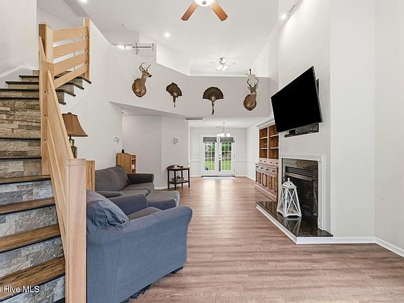 5th image of 413 Lafitte Way