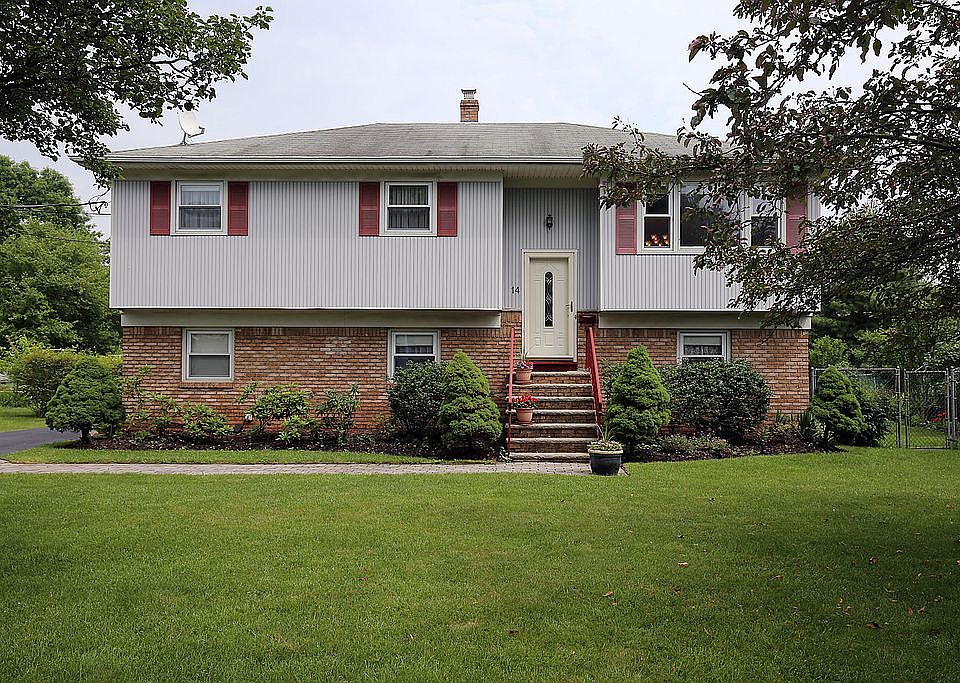 2nd image of 14 Yale St
