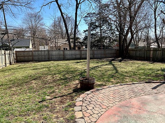 3rd image of 8429 Belleview Ave