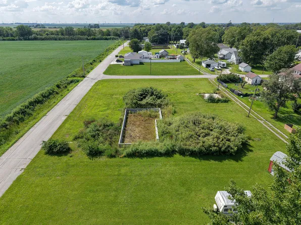 206 E Owen St, Kentland, IN 47951