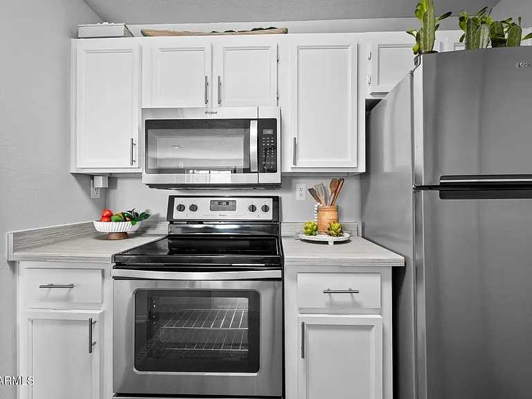 1320 N McQueen Rd #E1 — Photo 3