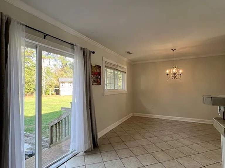 121 Gilbert Curry Dr — Photo 9