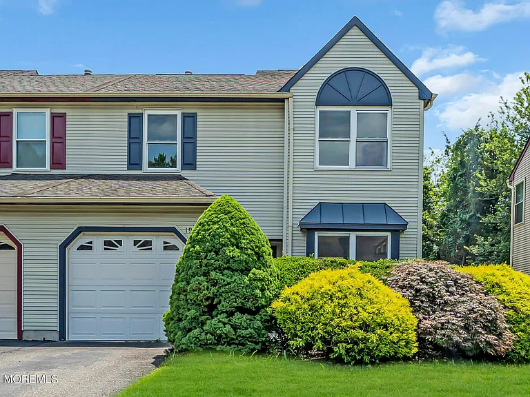 19 Longbrook Ln — Photo 2