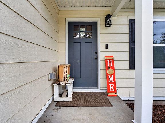 3rd image of 16620 E Spring St