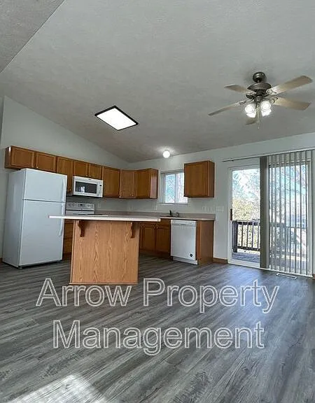 338 W Irving St — Photo 3