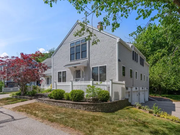 9 Benjamin Hubbard Lane #9, Kennebunk, ME 04043