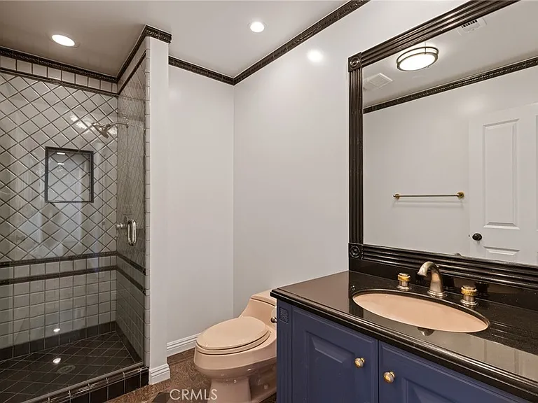 248 N Rexford Dr — Photo 9