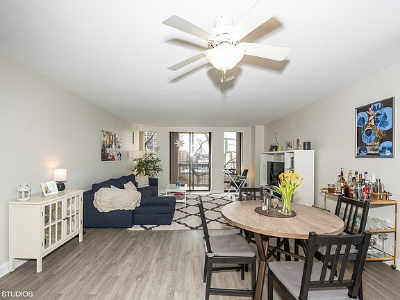 3rd image of 1660 N Lasalle St #308