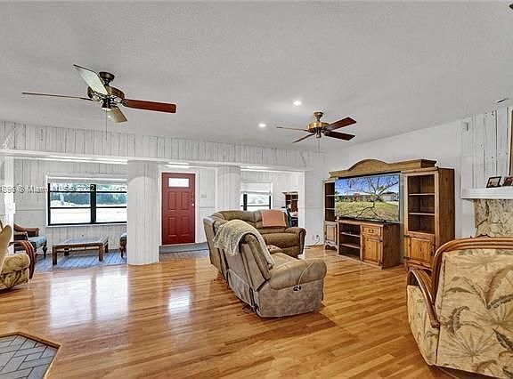 3rd image of 140 NE 13th Ave #2