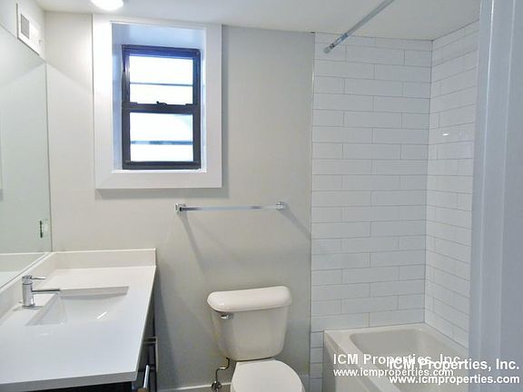 4th image of 1952 W Nelson St #1C