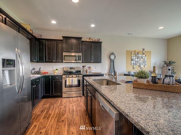 5th image of 10626 188th St E