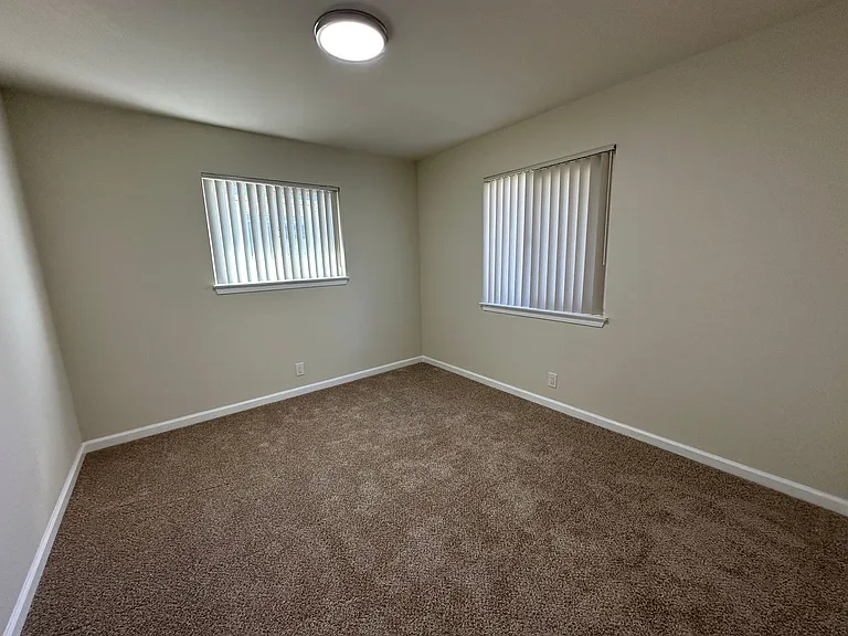 538 Troy Dr — Photo 8