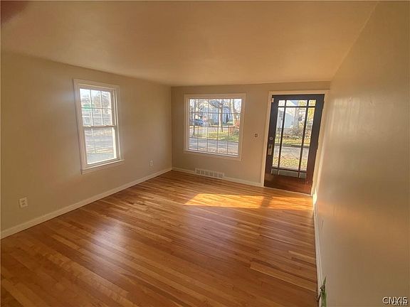 4th image of 106 Hazelhurst Ave #0