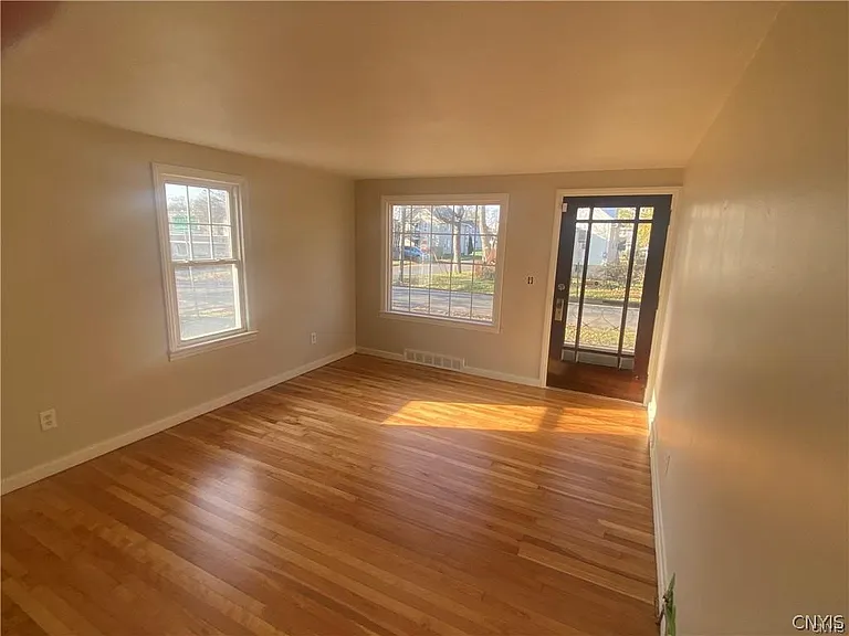 106 Hazelhurst Ave #0 — Photo 4