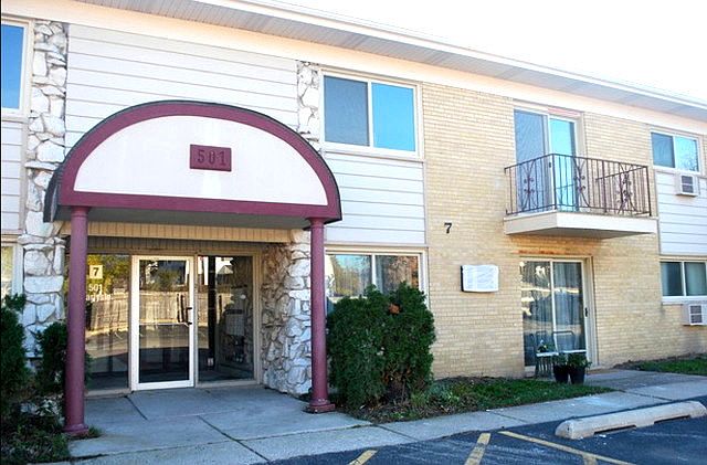 1st image of 501 Carlysle Dr APT 3