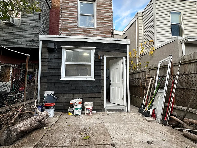 2240 Snyder Ave — Photo 2