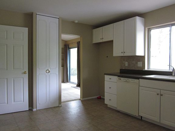 3rd image of 829 Woodruff Dr