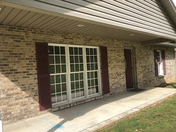 3rd image of 849 Rock Springs Dr