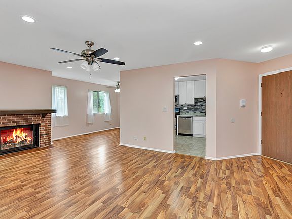 4th image of 603 Eastview Ct Unit Z1