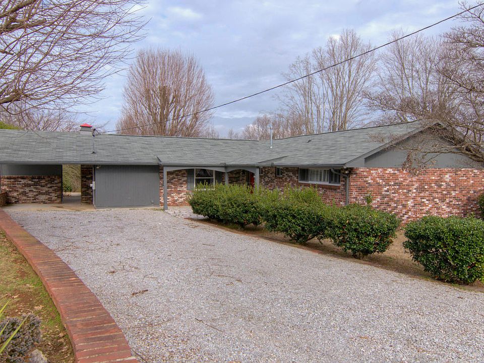 1st image of 704 Lakeview Dr