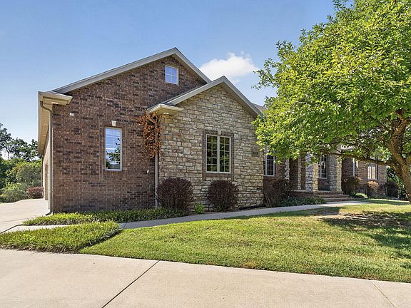 4th image of 711 E Stone Ridge Drive