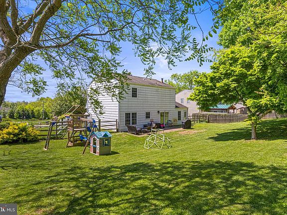 2nd image of 4 Devon Cir