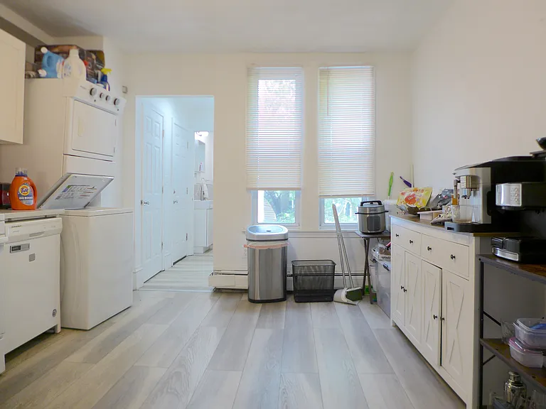 285 Windsor St — Photo 10