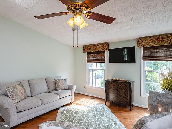 2nd image of 1357 Vanderbilt Rd