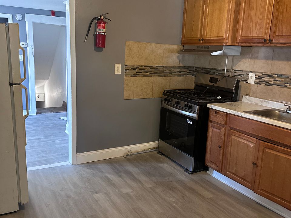1st image of 325-29 Stebbins Pl #2R