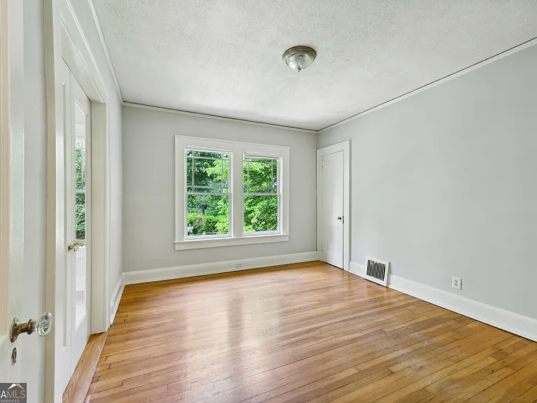 1500 N Highland Ave NE — Photo 15