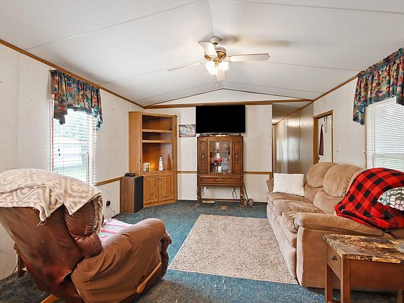 5th image of 521 Shirley Loop