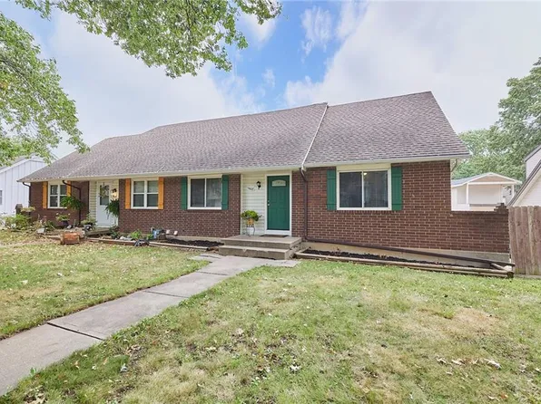 1608 E Haven Ln, Olathe, KS 66062