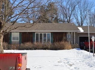 1816 Belmont Dr, Grinnell, IA 50112