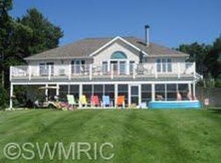 61537 Irongate Dr, Sturgis, MI 49091