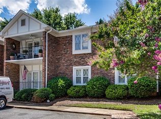 2 Fountain View Cir APT C, Greensboro, NC 27405
