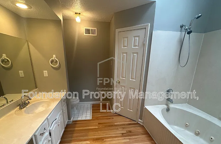 8559 Chippingham Dr — Photo 18