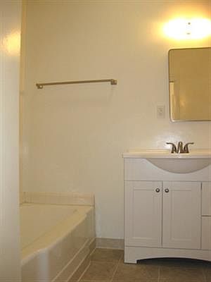 4th image of 505 S Barrington Ave APT 23