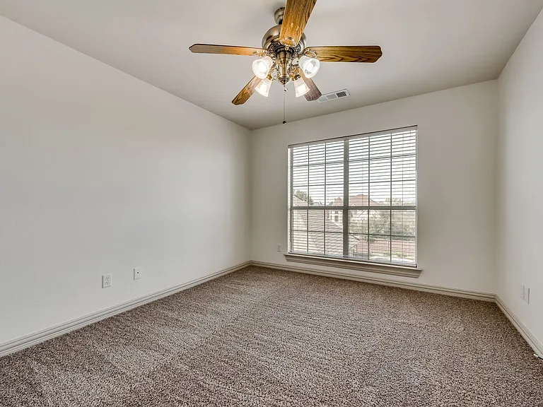 120 Cambridge Ct — Photo 15