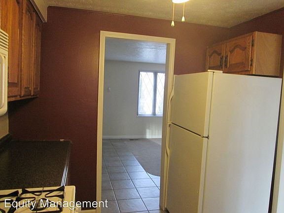 5th image of 1926 Burr Oaks Ct